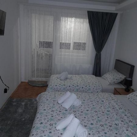 Holiday Apartaments 2 นิส ภายนอก รูปภาพ