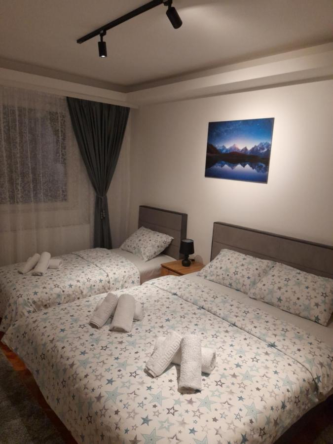 Holiday Apartaments 2 นิส ภายนอก รูปภาพ