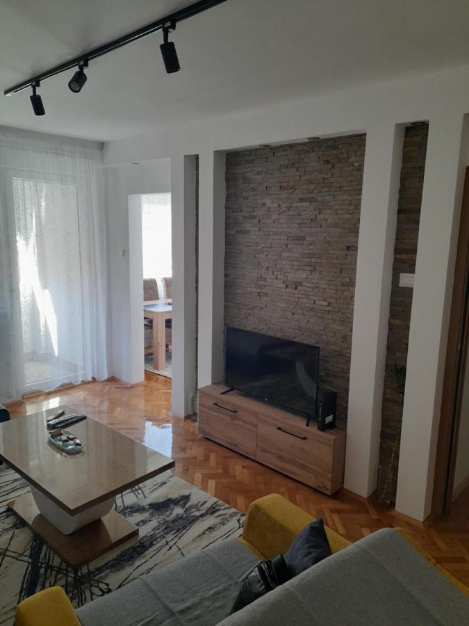Holiday Apartaments 2 นิส ภายนอก รูปภาพ