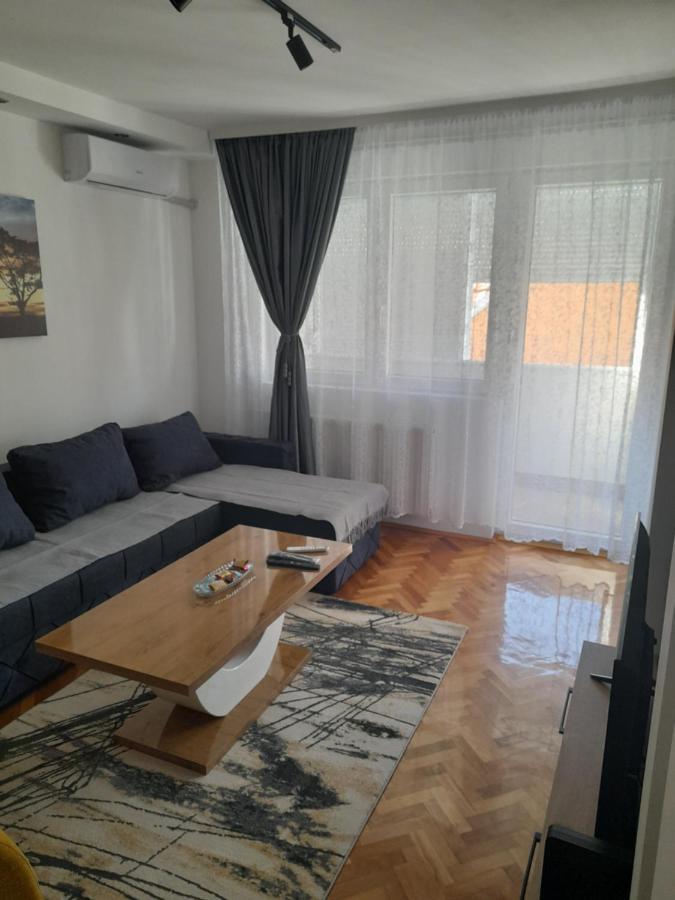 Holiday Apartaments 2 นิส ภายนอก รูปภาพ
