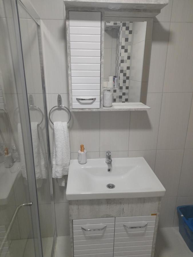 Holiday Apartaments 2 นิส ภายนอก รูปภาพ
