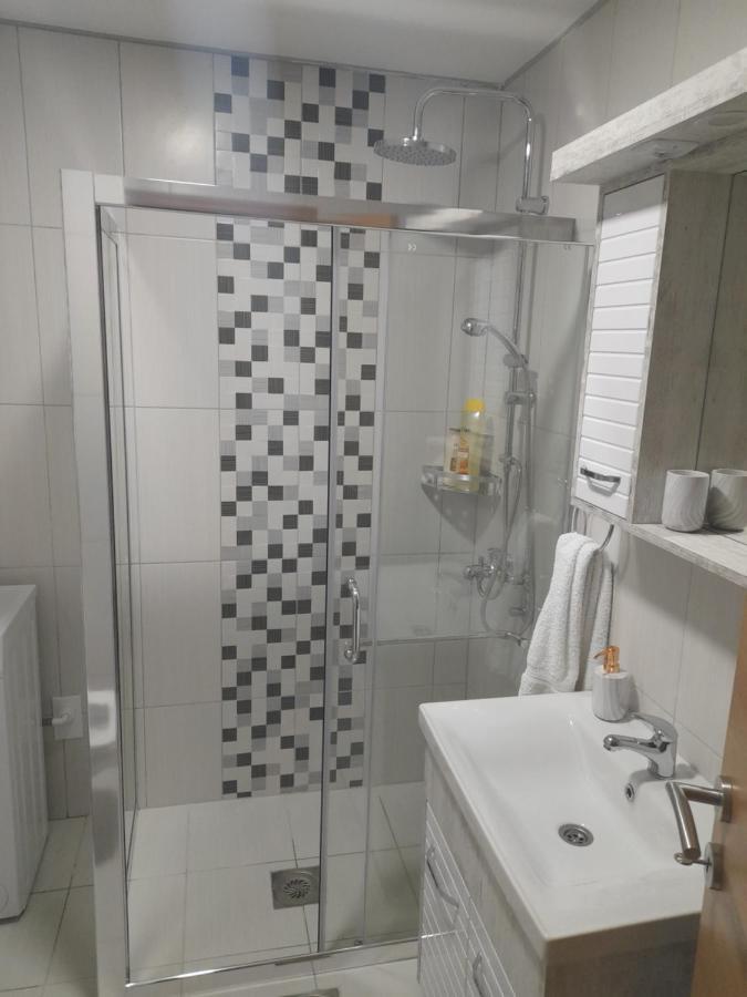 Holiday Apartaments 2 นิส ภายนอก รูปภาพ