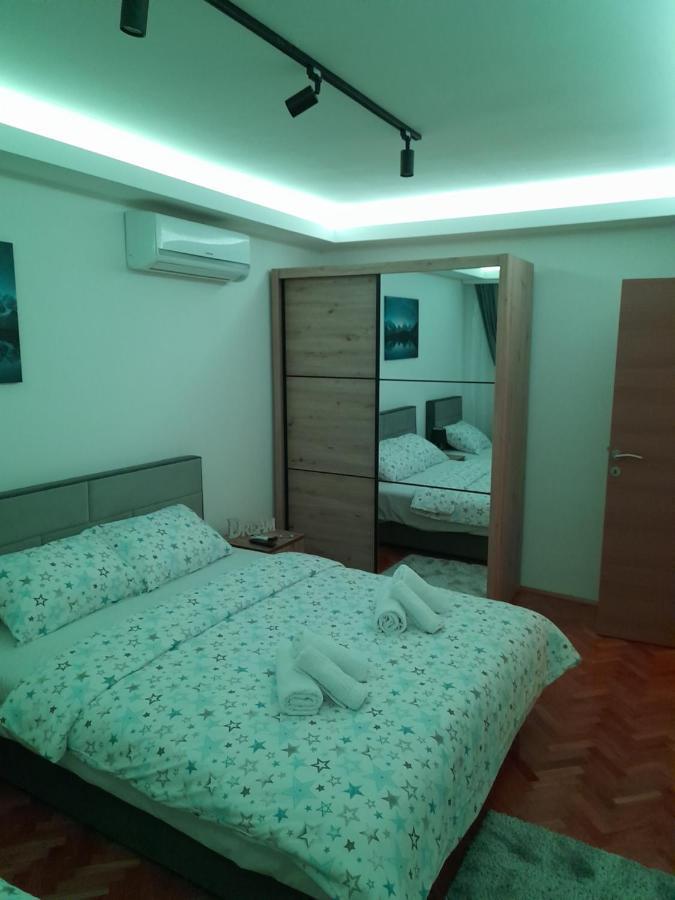 Holiday Apartaments 2 นิส ภายนอก รูปภาพ