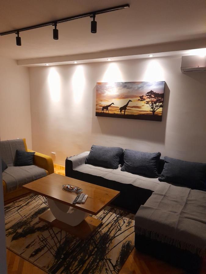 Holiday Apartaments 2 นิส ภายนอก รูปภาพ