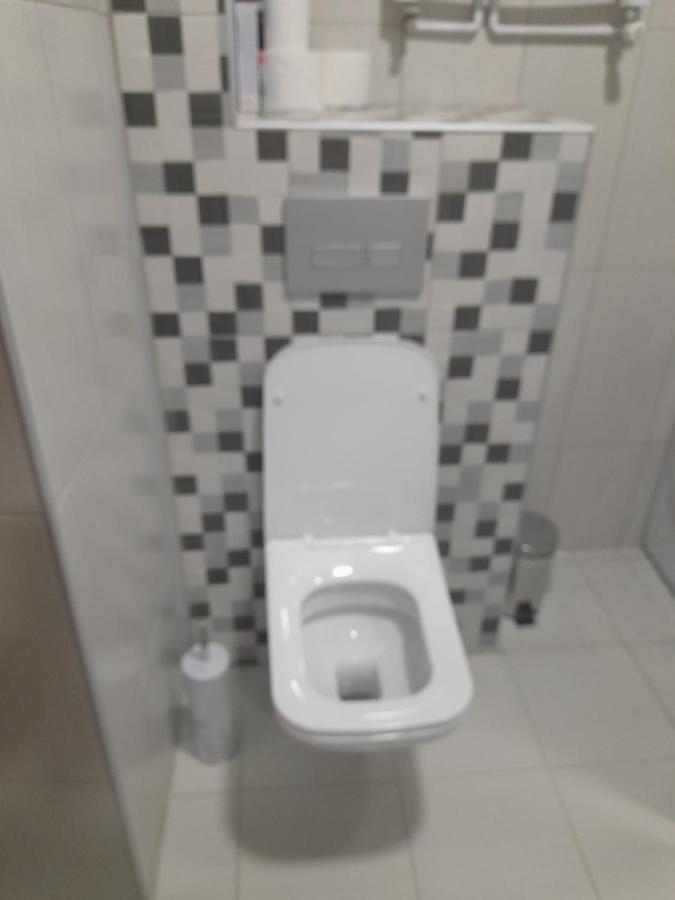 Holiday Apartaments 2 นิส ภายนอก รูปภาพ