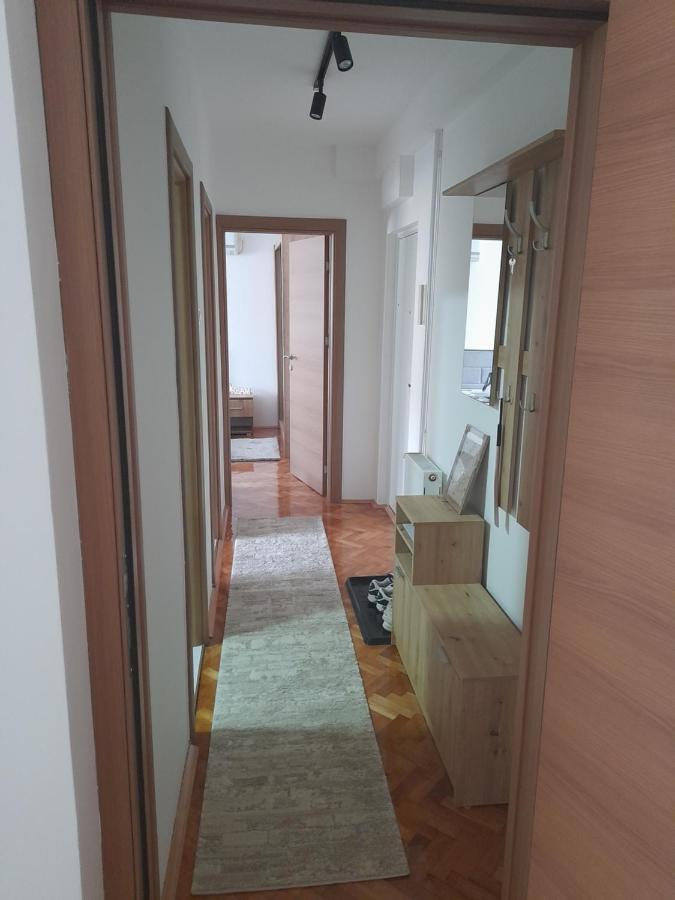 Holiday Apartaments 2 นิส ภายนอก รูปภาพ