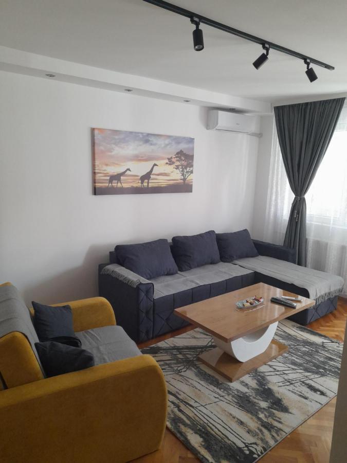 Holiday Apartaments 2 นิส ภายนอก รูปภาพ